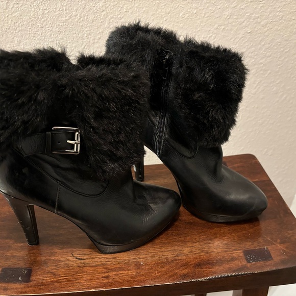 Women, leather ankle boots. Leather Scathes on the Heel - Picture 2 of 6